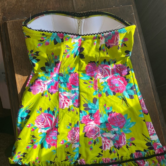 Betsy Johnson Swimwear top size Small - Picture 2 of 2